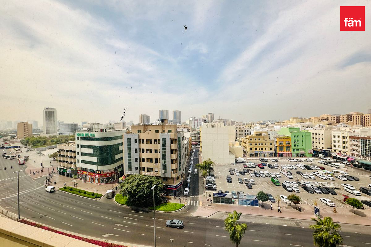Chiller Free | Fitted | Ample Parking | Near Metro-16
