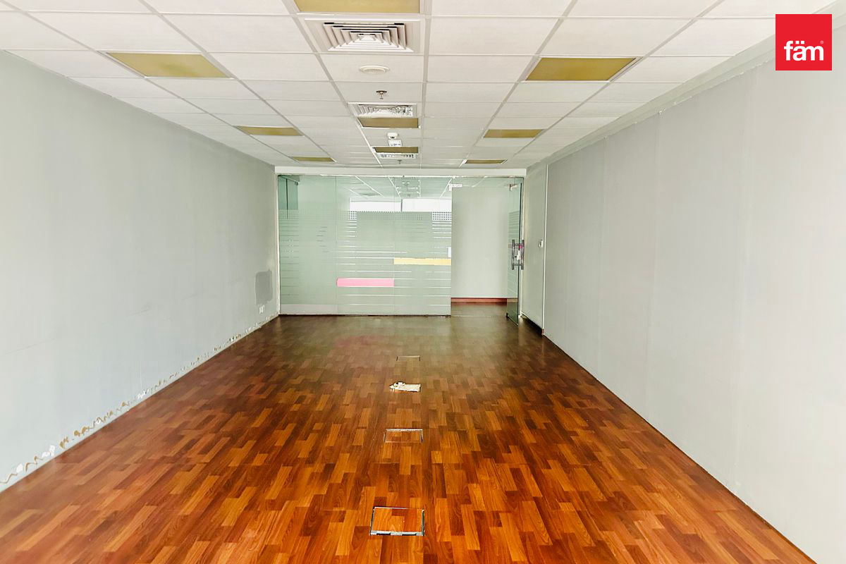 Chiller Free | Fitted | Ample Parking | Near Metro-17