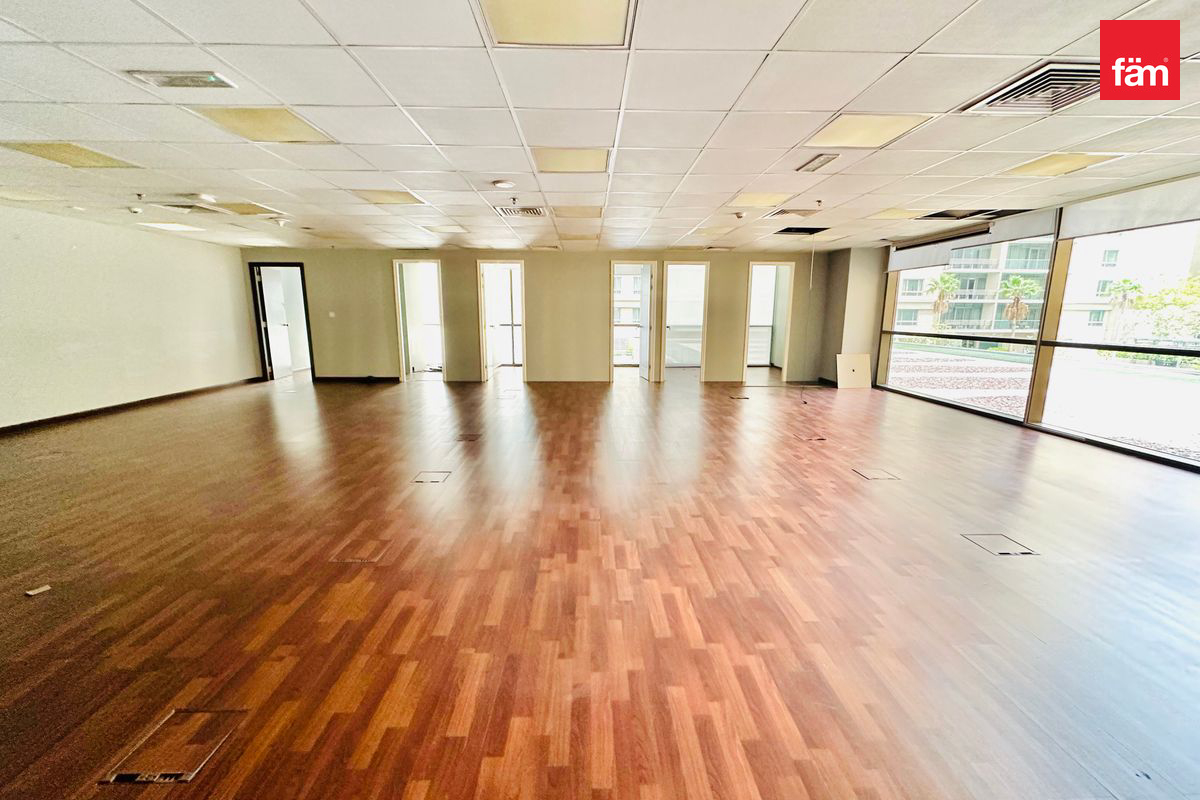 Chiller Free | Fitted | Ample Parking | Near Metro-12
