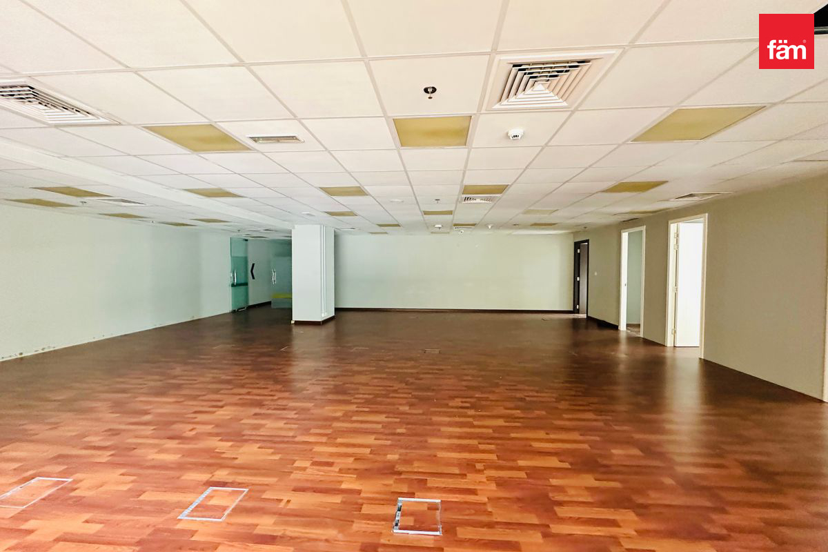Chiller Free | Fitted | Ample Parking | Near Metro-11