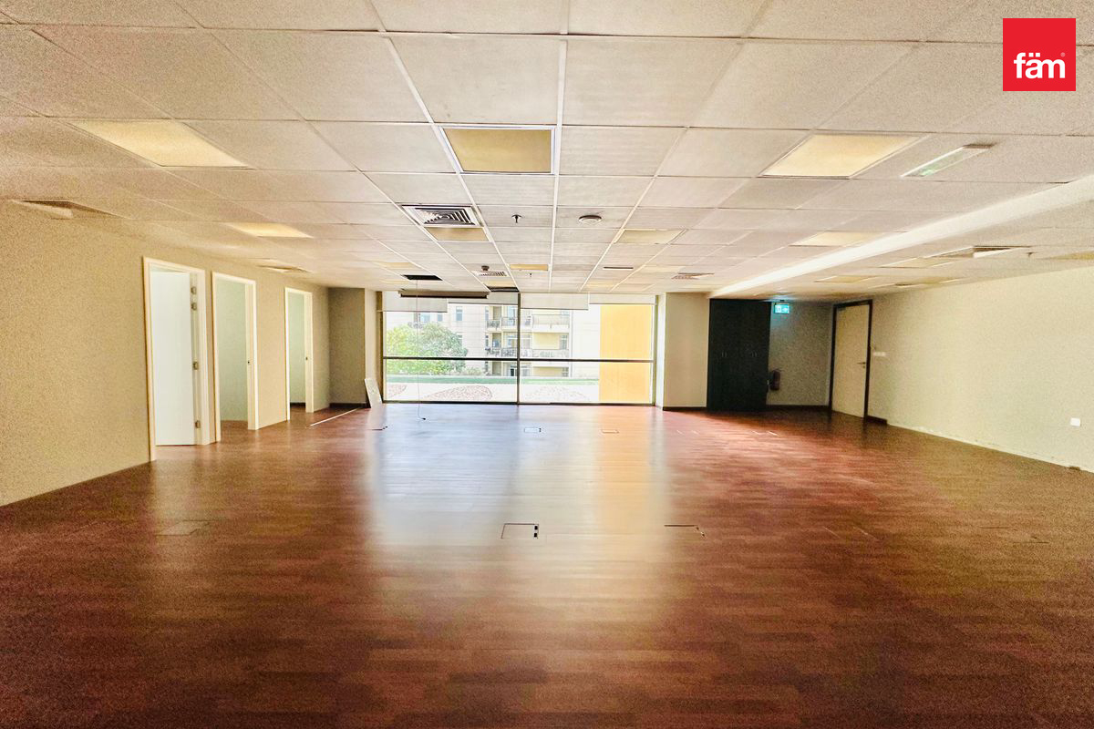 Chiller Free | Fitted | Ample Parking | Near Metro-19