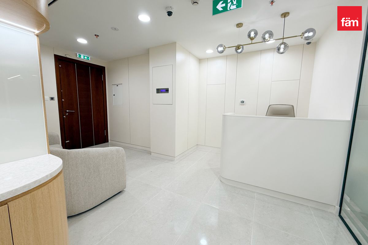 Vacant Now | 6 Parkings | Fully Furnished-10
