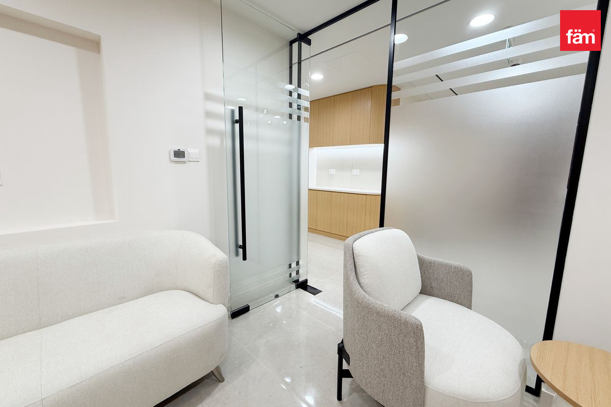Vacant Now | 6 Parkings | Fully Furnished-6
