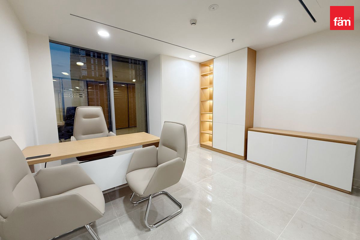 Vacant Now | 6 Parkings | Fully Furnished-15