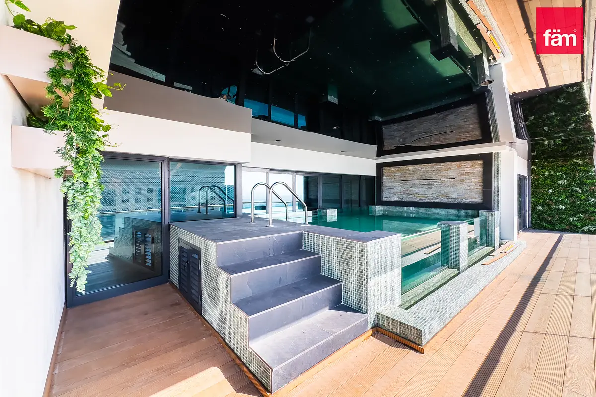 VACANT | LUXURY UPGRADE | BBQ LOUNGE | CINEMA ROOM-24