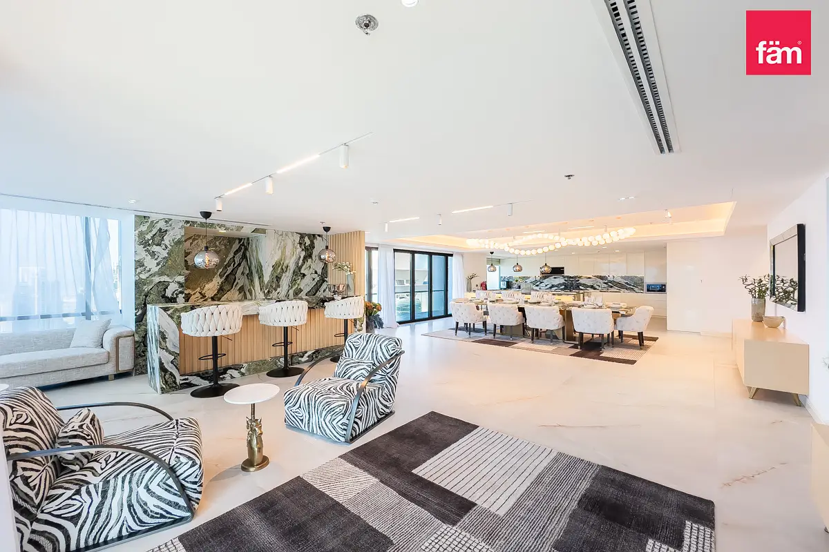 VACANT | LUXURY UPGRADE | BBQ LOUNGE | CINEMA ROOM-12