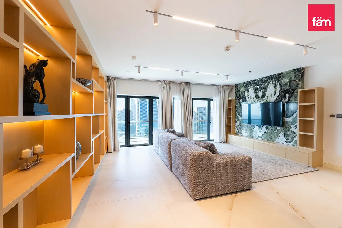 VACANT | LUXURY UPGRADE | BBQ LOUNGE | CINEMA ROOM-17