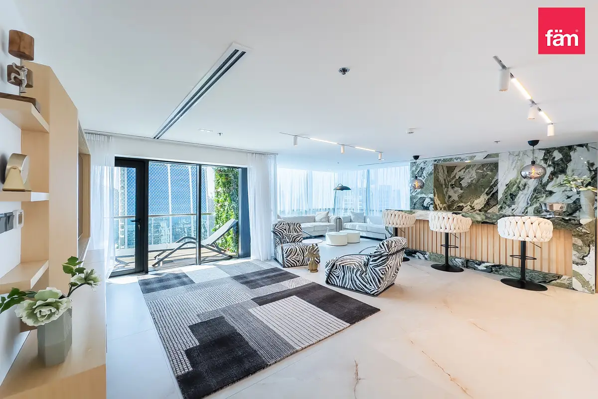 VACANT | LUXURY UPGRADE | BBQ LOUNGE | CINEMA ROOM-22