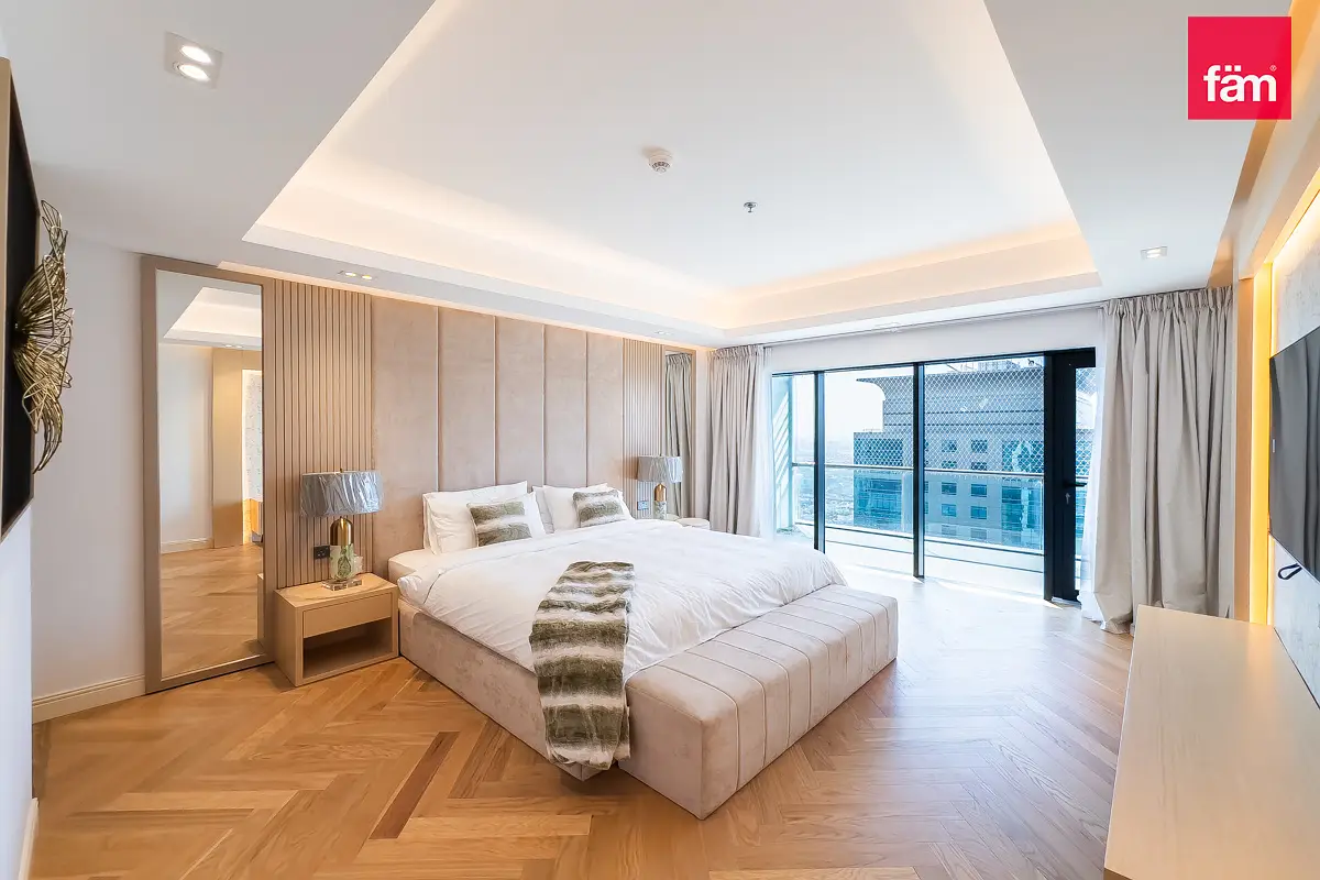 VACANT | LUXURY UPGRADE | BBQ LOUNGE | CINEMA ROOM-9