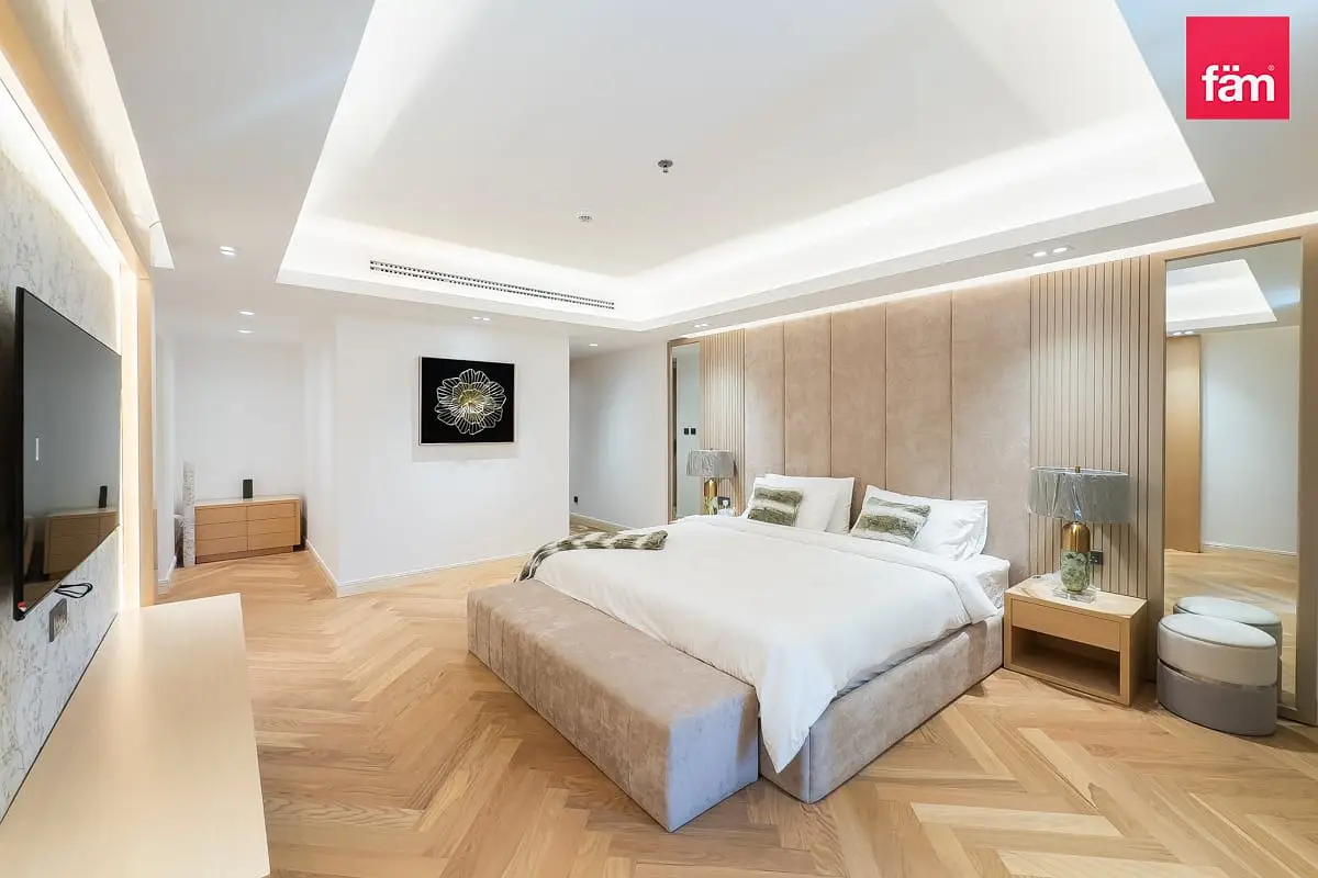 VACANT | LUXURY UPGRADE | BBQ LOUNGE | CINEMA ROOM-10
