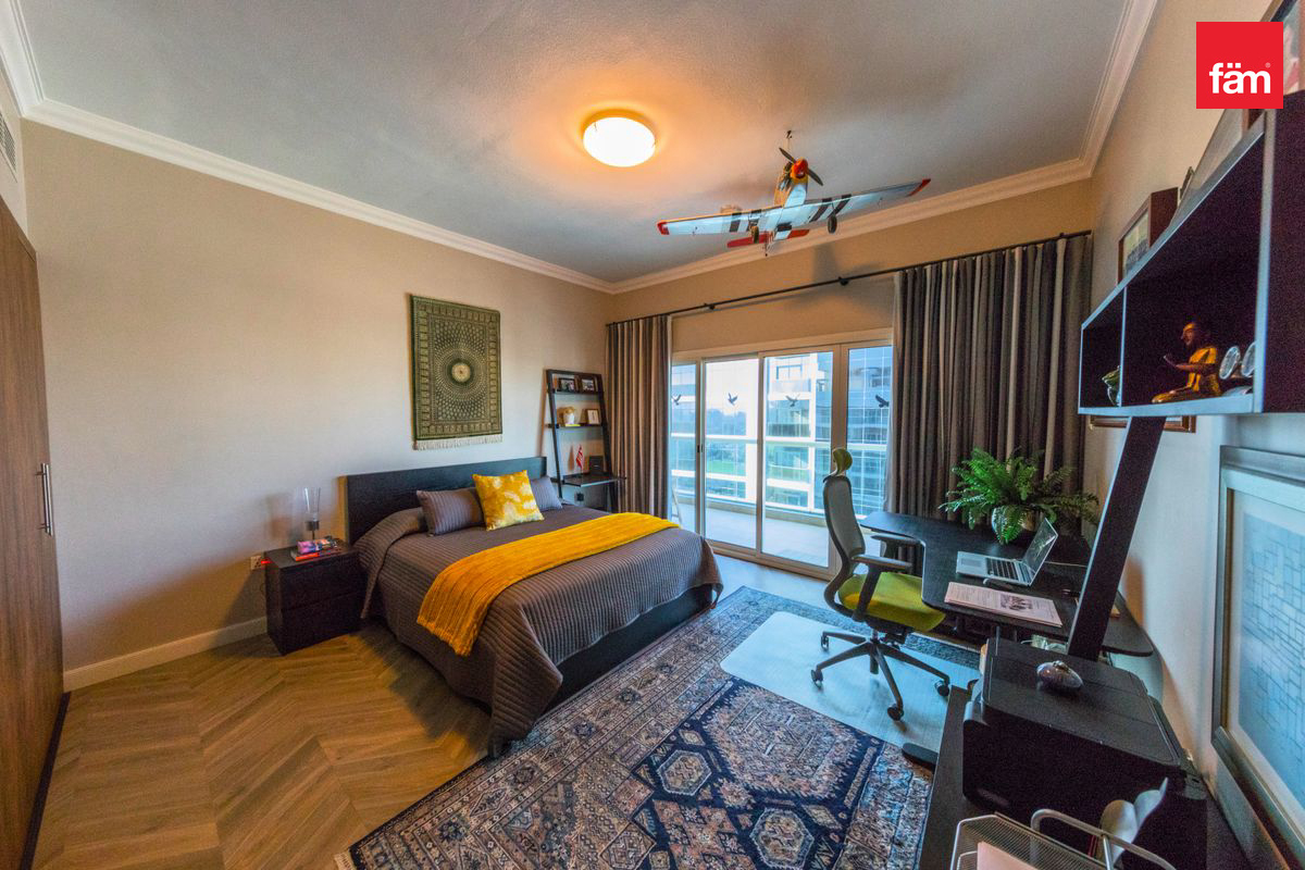 Golf View - Stunning layout - Great Condition-19