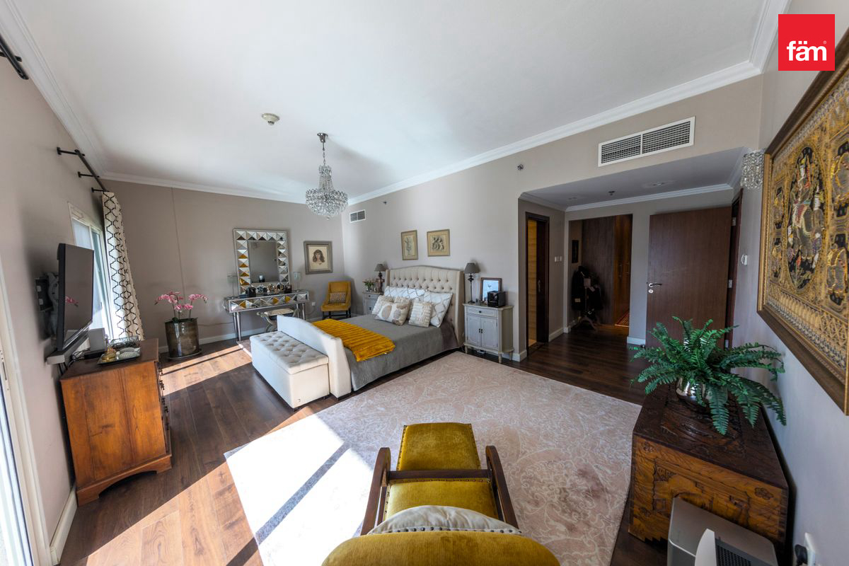 Golf View - Stunning layout - Great Condition-14