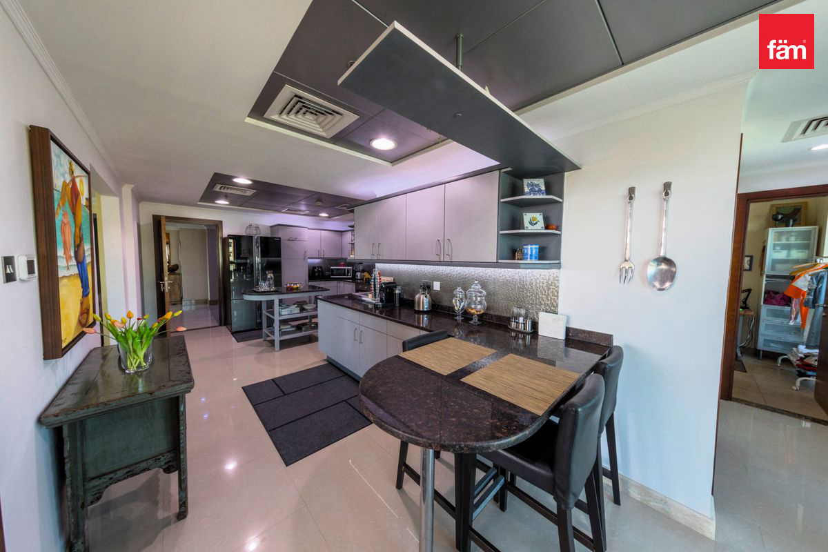Golf View - Stunning layout - Great Condition-12