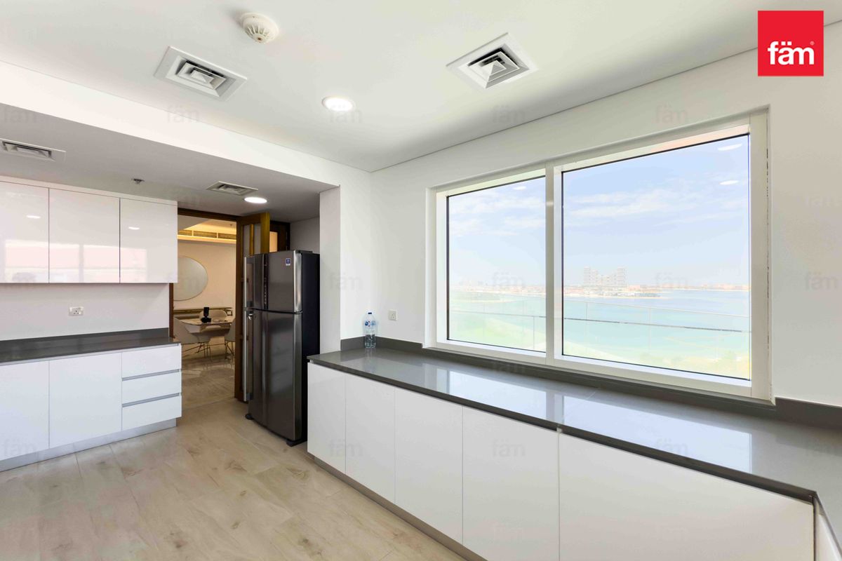 4 BED PENTHOUSE | VACANT | SEA VIEW | EXCLUSIVE-13