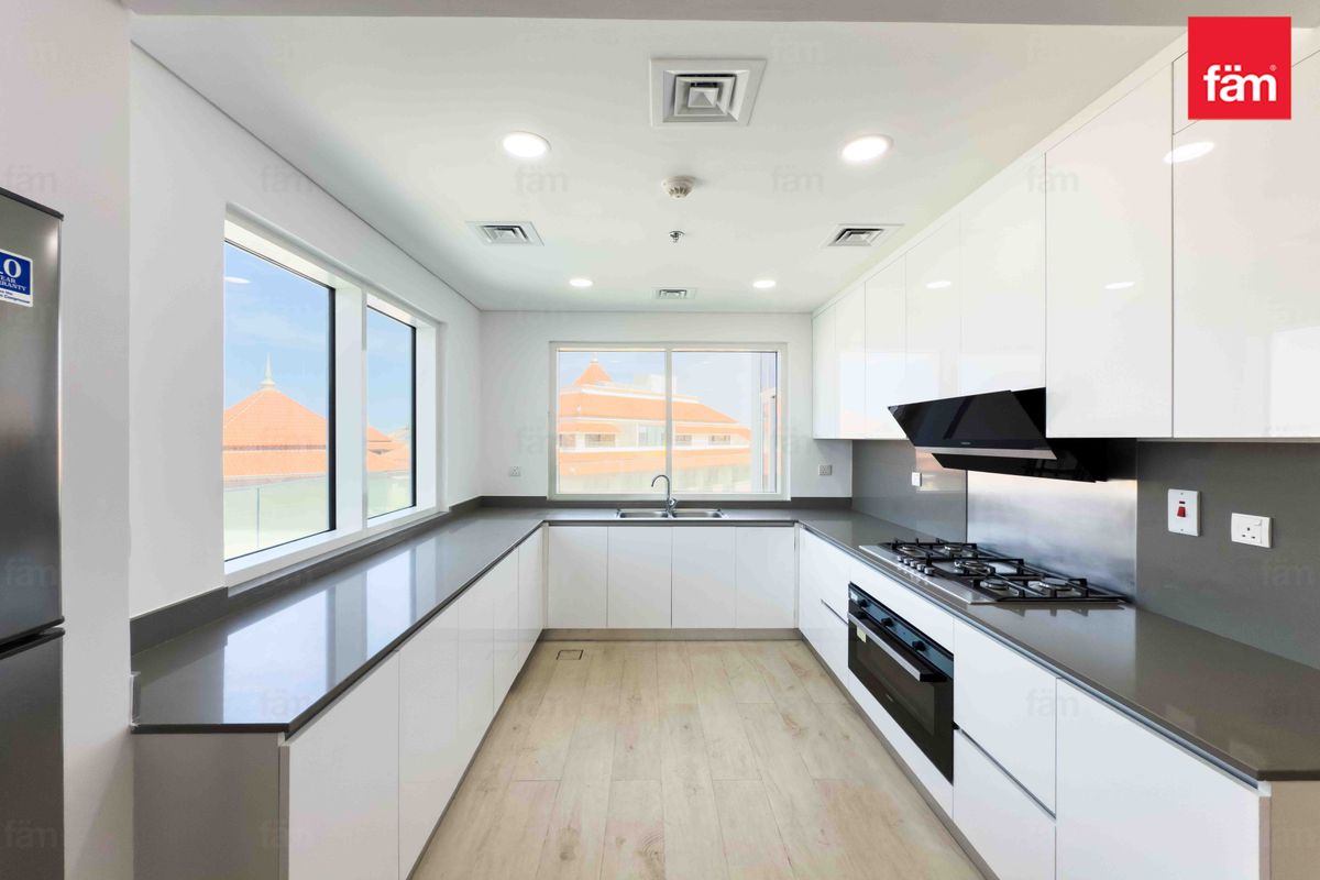4 BED PENTHOUSE | VACANT | SEA VIEW | EXCLUSIVE-12