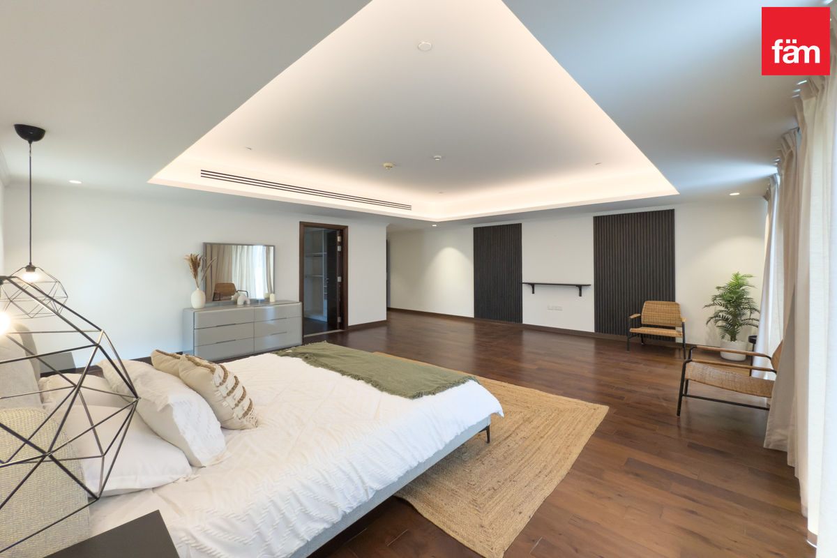 Turn Key | Exquisite 5 Bedroom Penthouse-9
