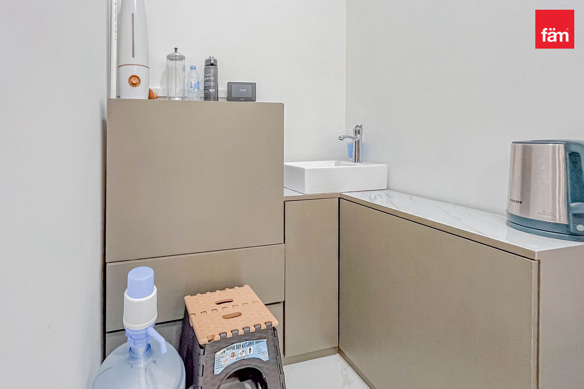 Fully Fitted | Vacant | Close to Metro-18