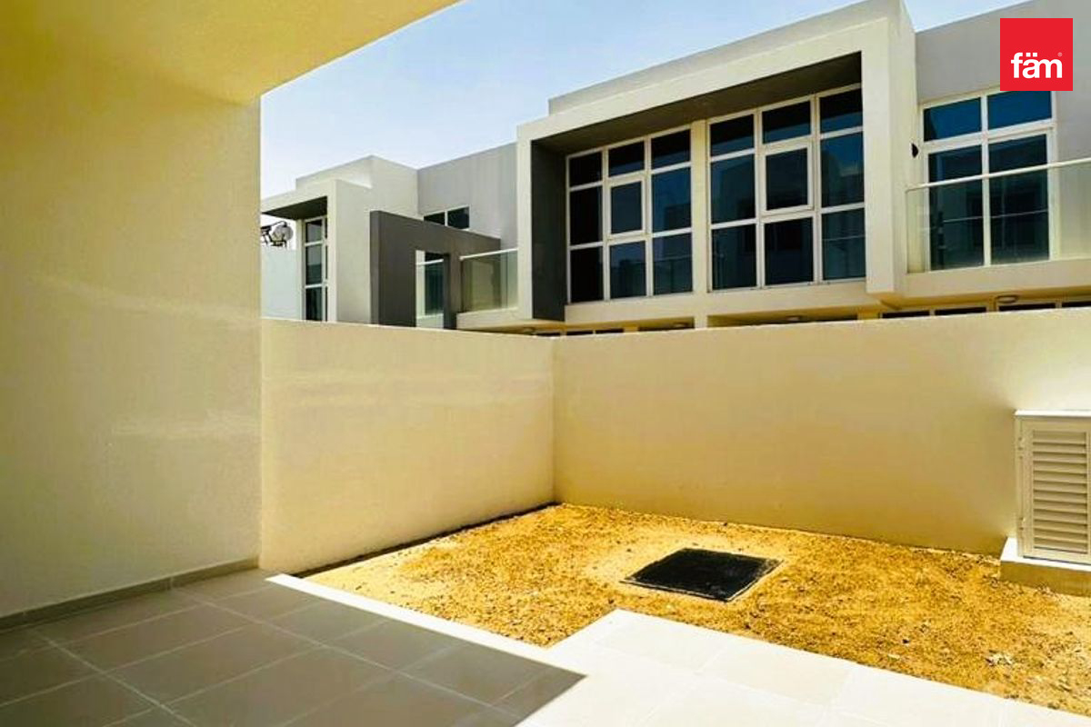 Vacant soon| Lowest in market| 4bed+storage-11