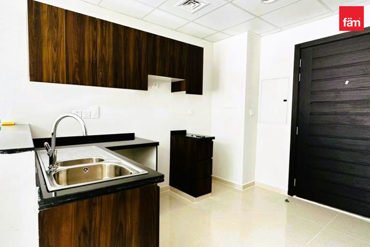 Vacant soon| Lowest in market| 4bed+storage-7