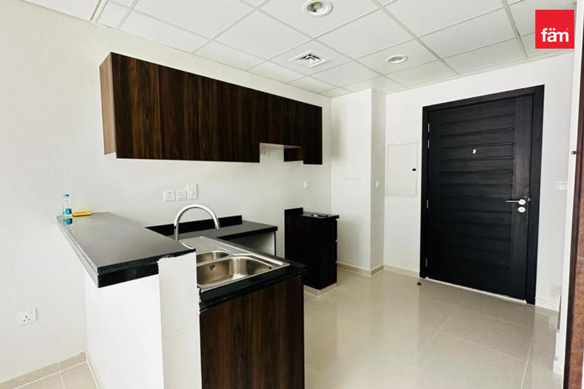 Vacant soon| Lowest in market| 4bed+storage-10