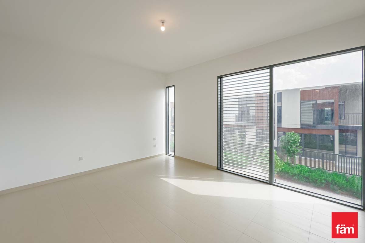 4 Bed-Big Plot-Prime Location Rare unit-11
