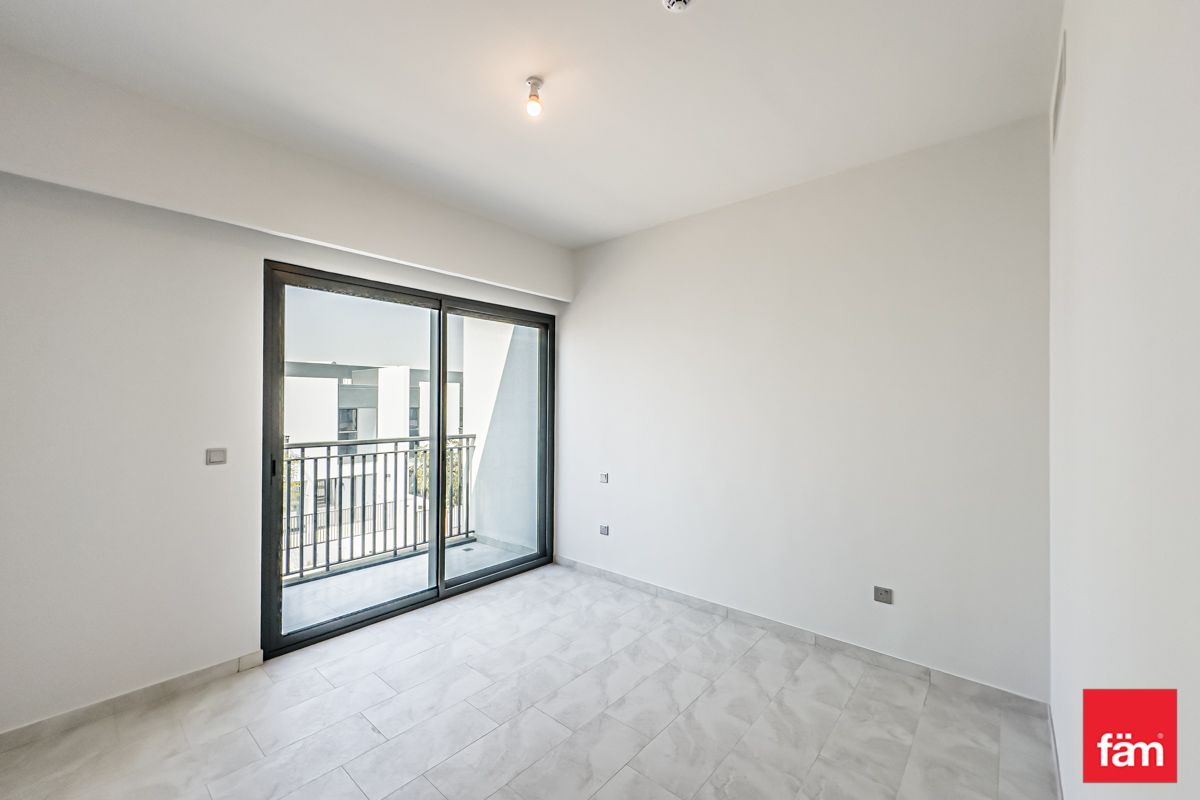 Vacant | Middle Unit | Close to Park-17