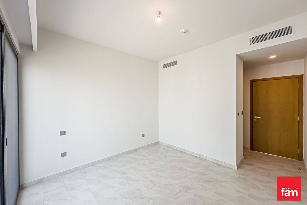 Vacant | Middle Unit | Close to Park-16