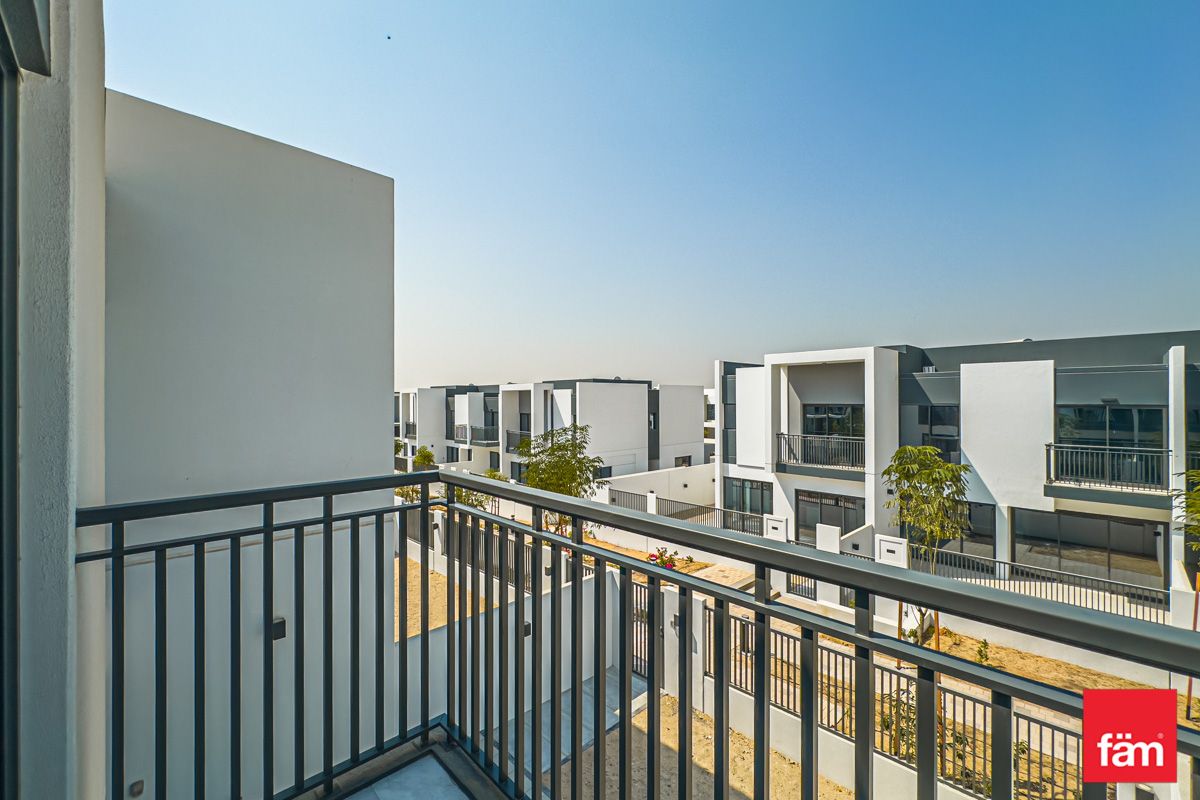 Vacant | Middle Unit | Close to Park-20