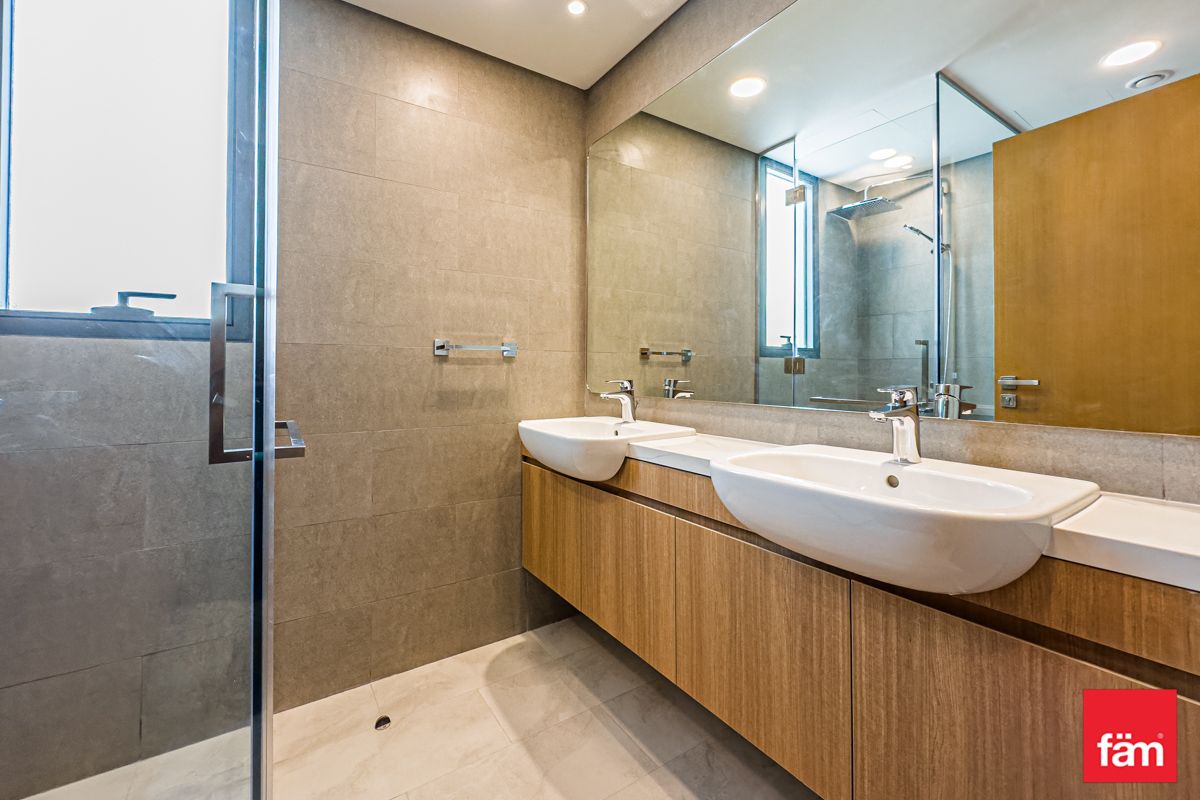 Vacant | Middle Unit | Close to Park-26