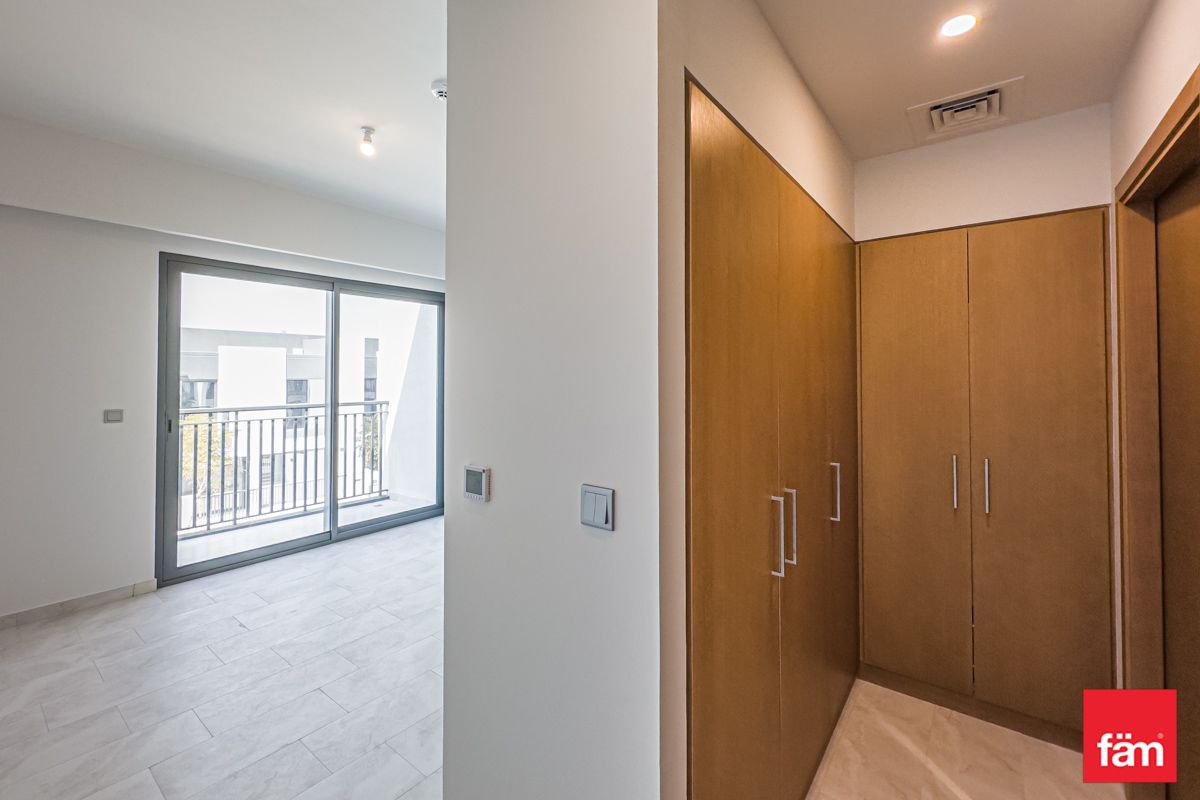 Vacant | Middle Unit | Close to Park-6