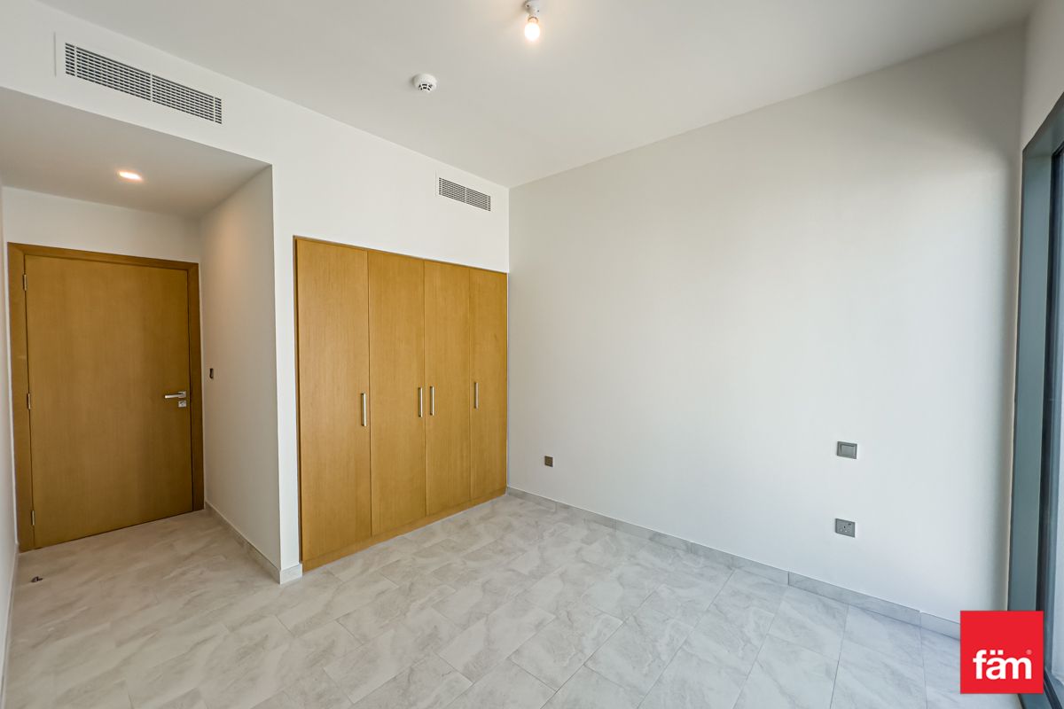 Vacant | Middle Unit | Close to Park-14