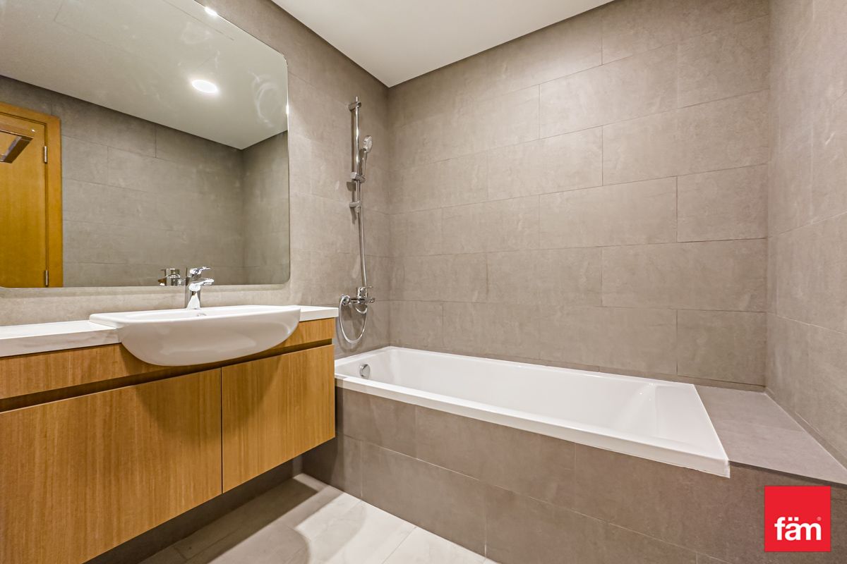 Vacant | Middle Unit | Close to Park-25