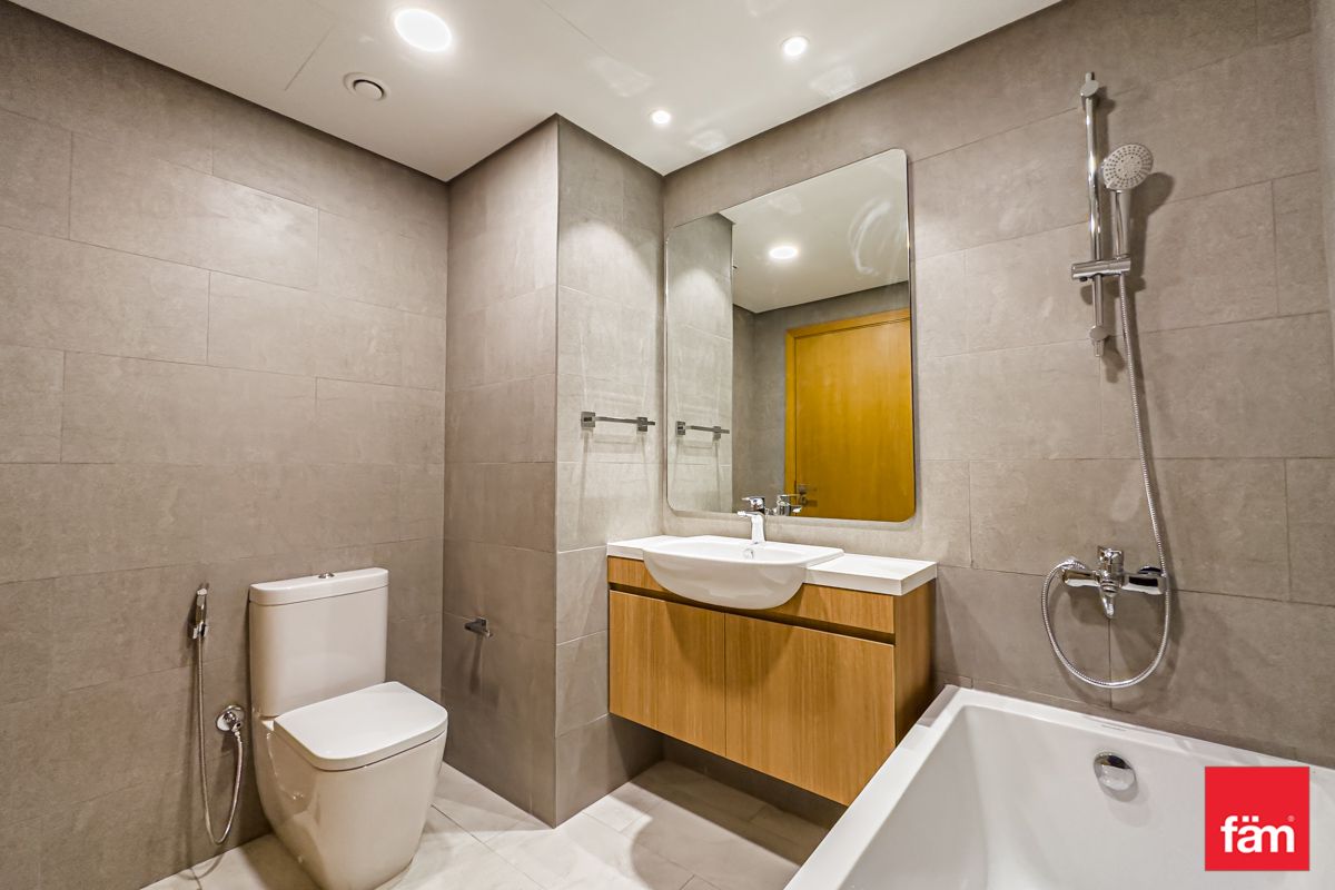 Vacant | Middle Unit | Close to Park-24