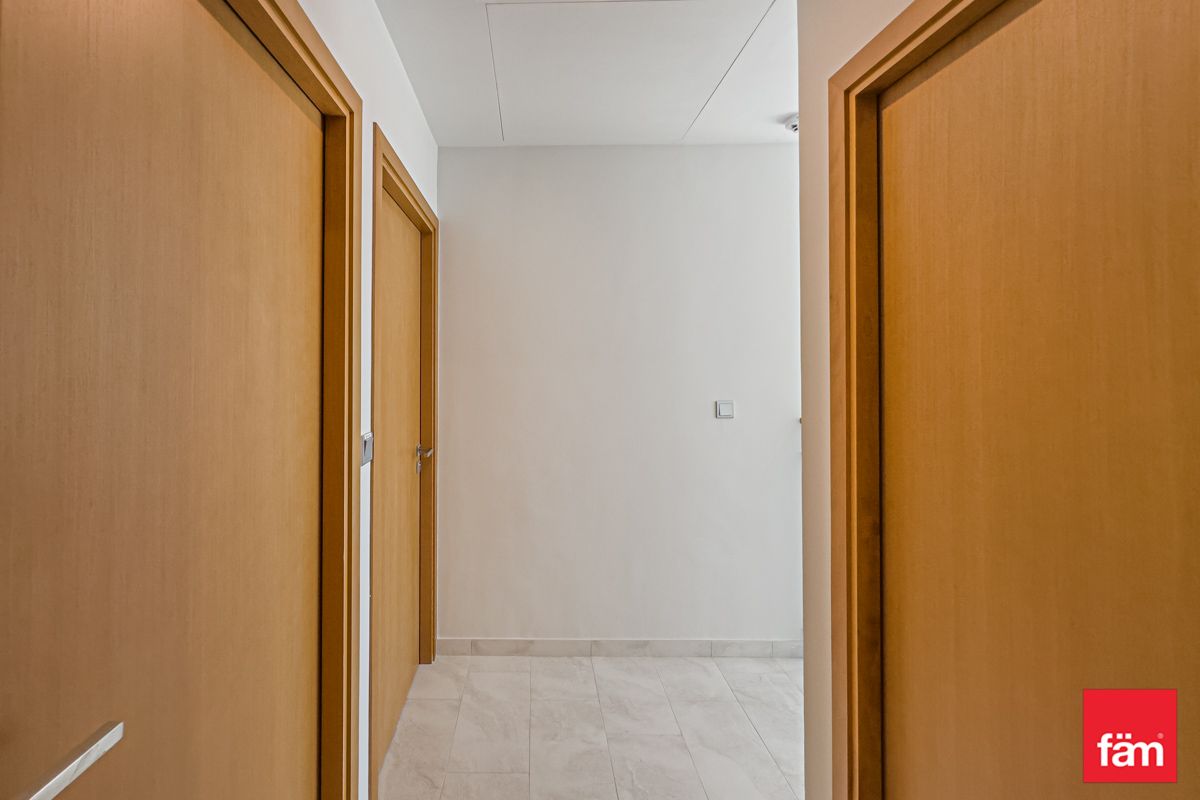 Vacant | Middle Unit | Close to Park-13