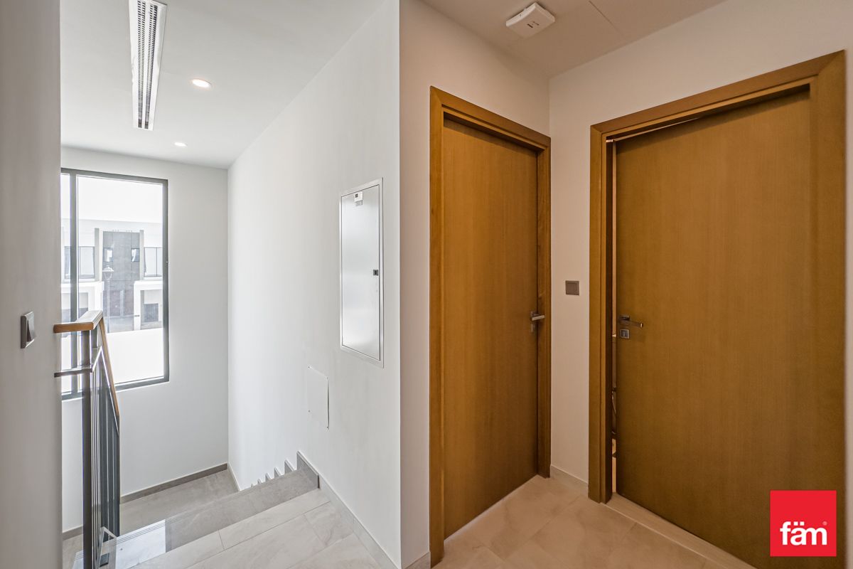 Vacant | Middle Unit | Close to Park-15