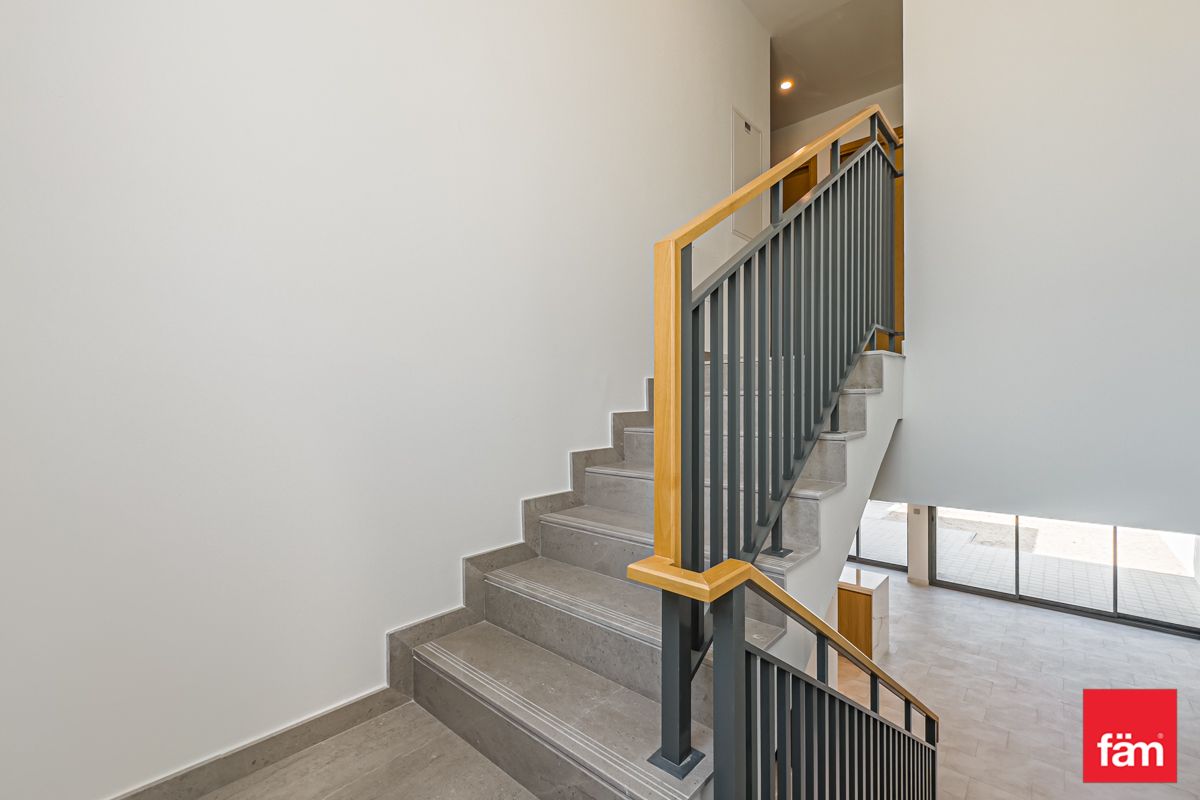 Vacant | Middle Unit | Close to Park-12