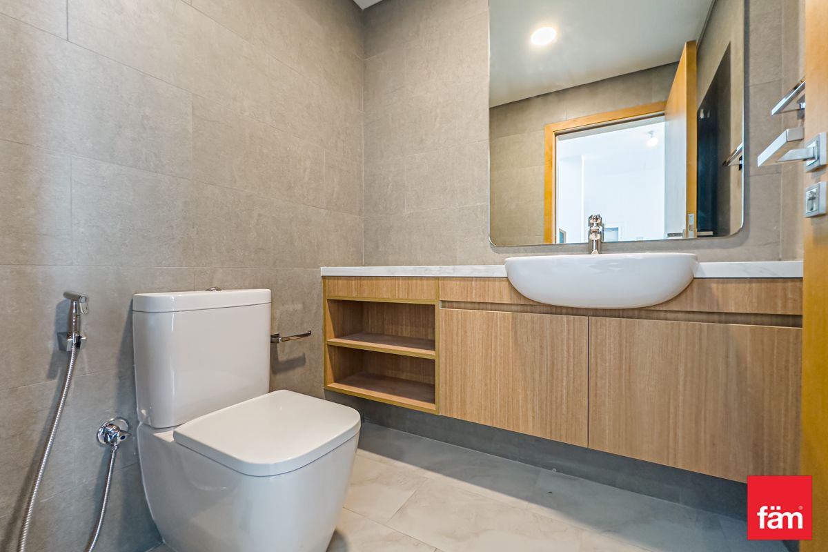 Vacant | Middle Unit | Close to Park-23