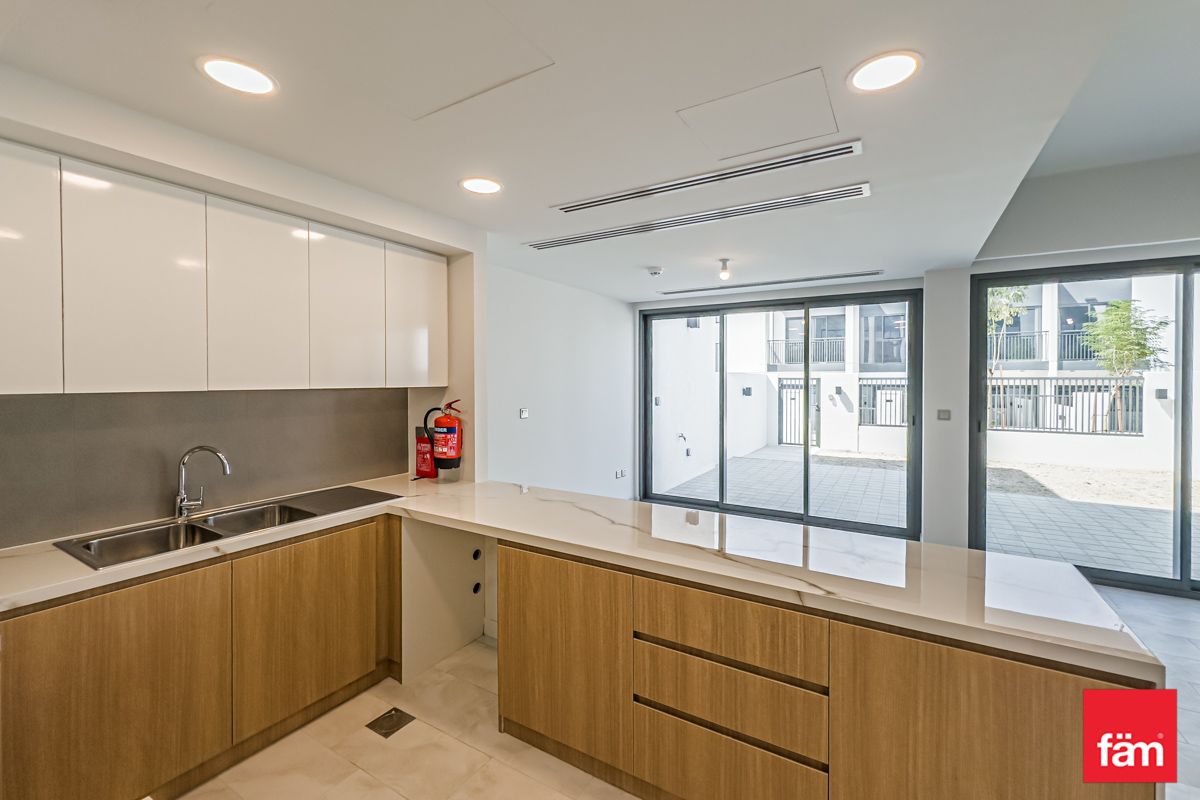 Vacant | Middle Unit | Close to Park-22
