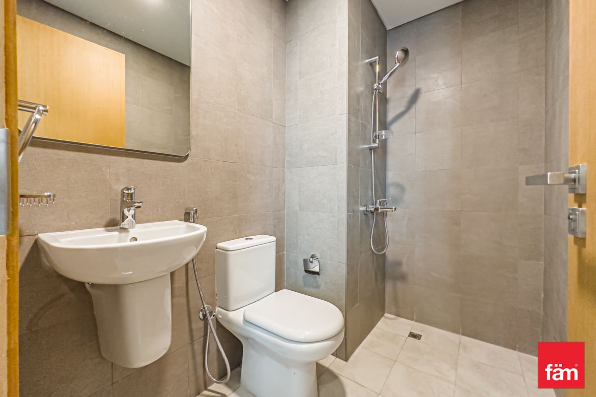 Vacant | Middle Unit | Close to Park-27