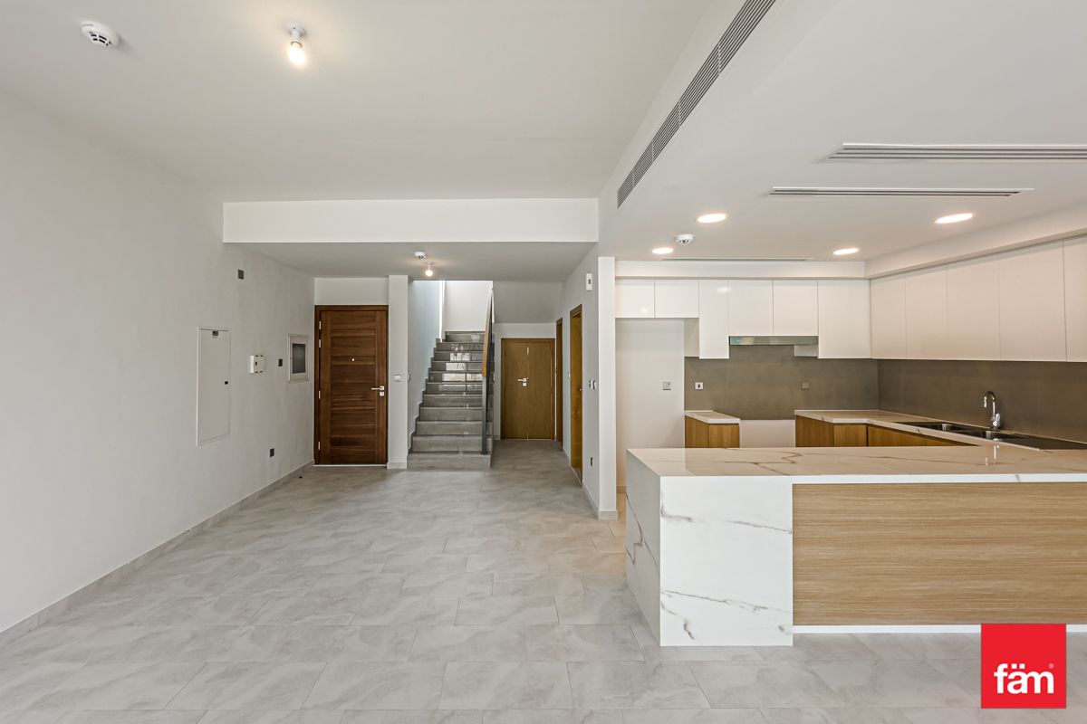 Vacant | Middle Unit | Close to Park-19