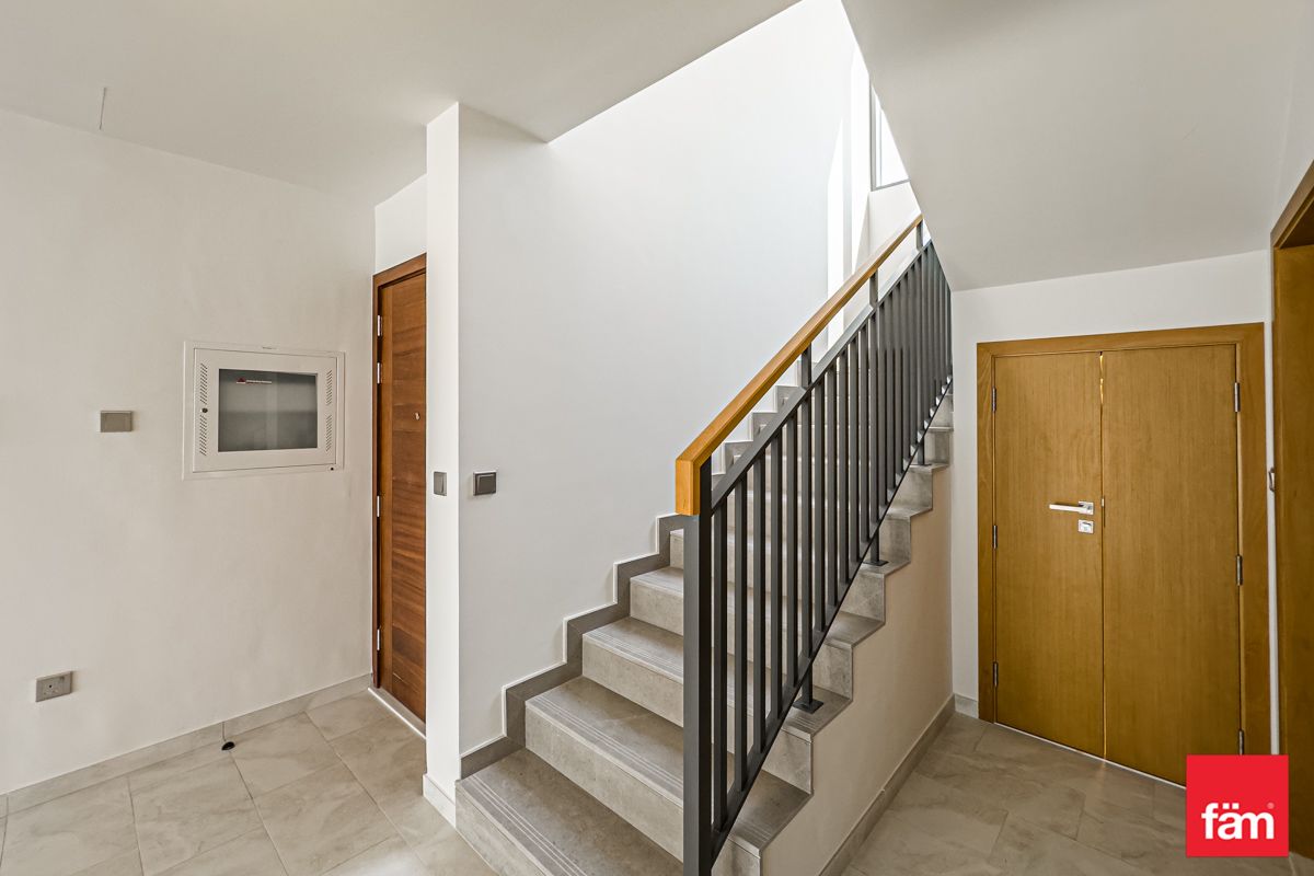 Vacant | Middle Unit | Close to Park-7
