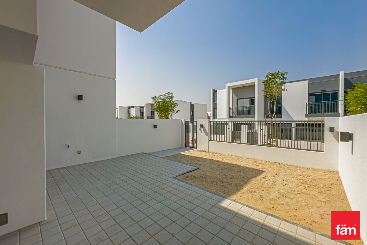 Vacant | Middle Unit | Close to Park-28