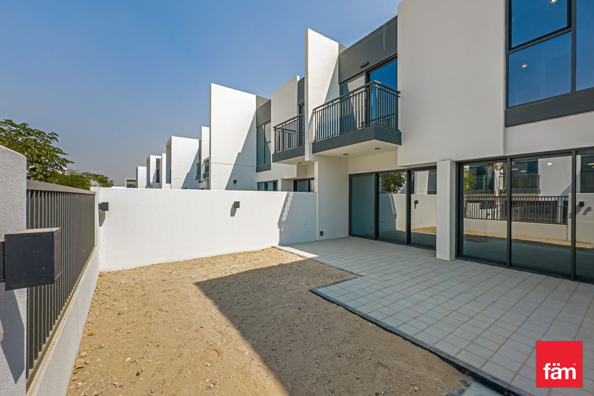 Vacant | Middle Unit | Close to Park-29