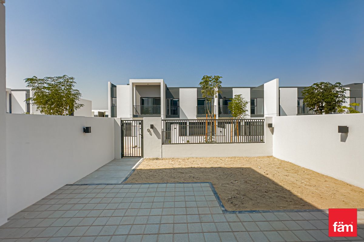 Vacant | Middle Unit | Close to Park-30