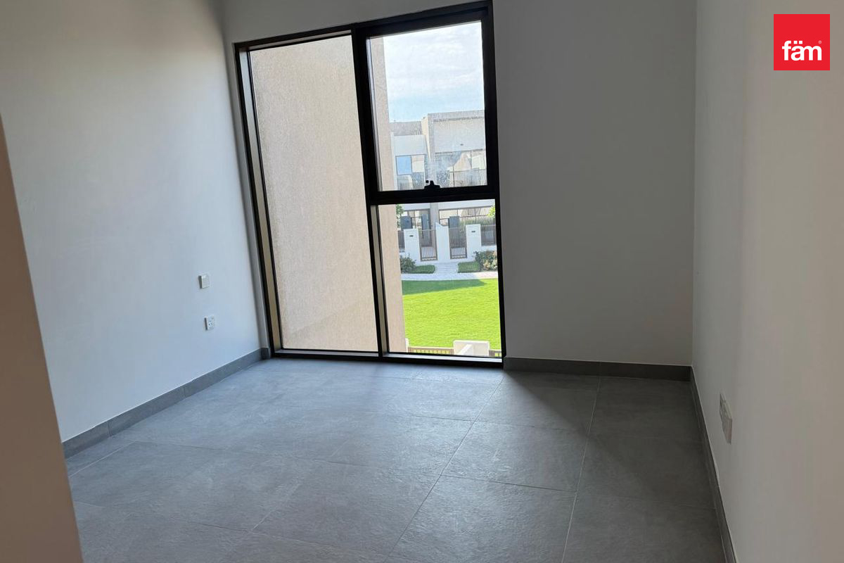 VACANT /BRAND NEW UNIT / 3 BEDROOM VILLA-12