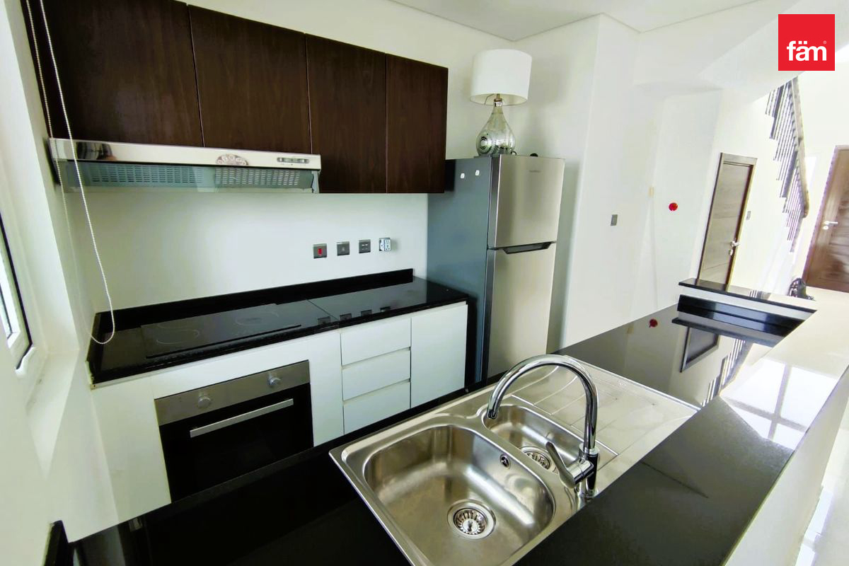 Fully Furnished Townhouse | Single-Row | Vacant-17