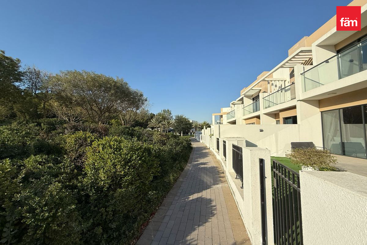 Available Now | 4 Bed | 2 Min Walk to Malibu Bay-17