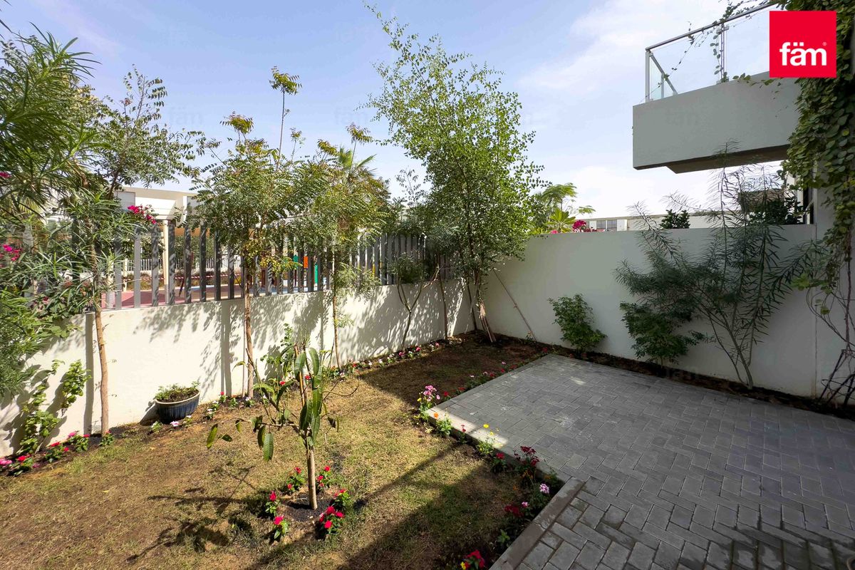 Upgraded Garden | Vacant | Single Row | Park View-6