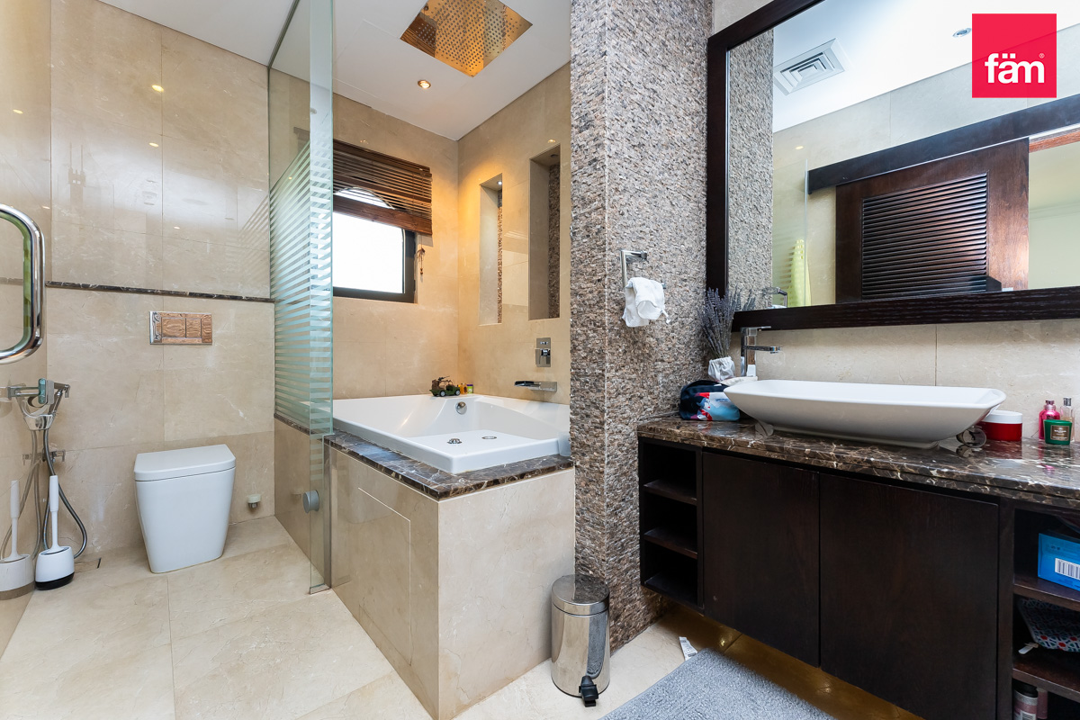 4BR I All Ensuite I Pool & Beach Access I Sea View-25