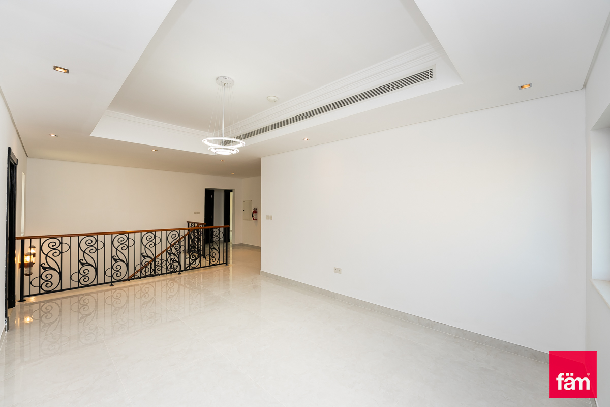 Available soon I Corner villa I Upgraded-18